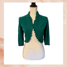 Carregue a imagem no visualizador da Galeria, INC Jade Green Ruffle Trim 3/4 Sleeve Shrug (Pre-Loved) Size Large
