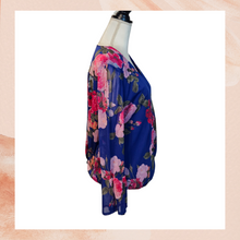 Laden Sie das Bild in den Galerie-Viewer. INC Blue Floral Sheer Bell Sleeve Blouse NWT Size 1X
