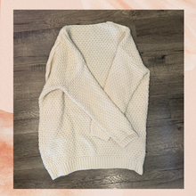 Laden Sie das Bild in den Galerie-Viewer. Illa Illa Cream Crochet Knit Cardigan Sweater (Pre-Loved) M/L
