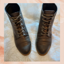 Chargez l&#39;image dans la visionneuse de la galerie, Indigo Rd. Gray Harts Leather Cap Toe Oxford Ankle Boots (Pre-Loved) Size 8.5
