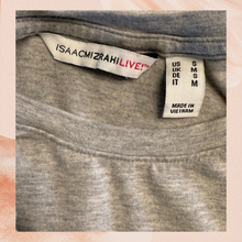 Laden Sie das Bild in den Galerie-Viewer. Isaac Mizrahi Soft Gray 3/4 Sleeve Peplum T-Shirt (Pre-Loved) Size Medium
