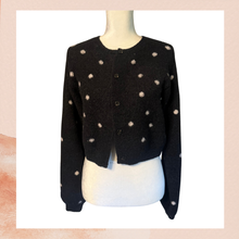 Laden Sie das Bild in den Galerie-Viewer. Isalis Black &amp; White Polka Dot Cropped Bishop Sleeve Cardigan Sweater (Pre-Loved) OS
