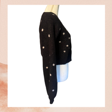 Laden Sie das Bild in den Galerie-Viewer. Isalis Black &amp; White Polka Dot Cropped Bishop Sleeve Cardigan Sweater (Pre-Loved) OS
