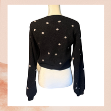 Laden Sie das Bild in den Galerie-Viewer. Isalis Black &amp; White Polka Dot Cropped Bishop Sleeve Cardigan Sweater (Pre-Loved) OS
