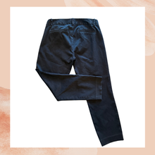 Carregue a imagem no visualizador da Galeria, J. Crew Black Stretch City Fit Cropped Pants (Pre-Loved) Size 6
