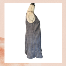 Carica l'immagine nel visualizzatore della galleria, J. Crew Navy Blue &amp; White Plaid Sleeveless Mini Dress (Pre-Loved) Size 6
