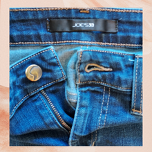 Chargez l&#39;image dans la visionneuse de la galerie, Joe&#39;s Dark Wash Skinny Ankle Jeans (Pre-Loved) W27
