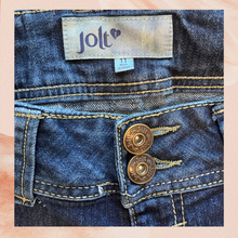 Carregue a imagem no visualizador da Galeria, Jolt Classic Dark Wash Bootcut Jeans (Pre-Loved) Size 11 (Juniors)
