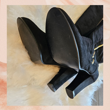 Chargez l&#39;image dans la visionneuse de la galerie, Journee Collection Black Soft Faux Suede Tall Heeled Boots (Pre-Loved) Size 10
