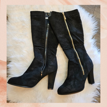 Chargez l&#39;image dans la visionneuse de la galerie, Journee Collection Black Soft Faux Suede Tall Heeled Boots (Pre-Loved) Size 10
