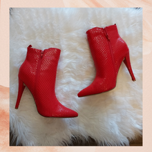 Carregue a imagem no visualizador da Galeria, JustFab Red Scale Acacia Stiletto Ankle Bootie NWOT Size 10
