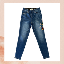 Load image into Gallery viewer, Knox Rose Dark Wash Embroidered Floral Skinny Jeans (Pre-Loved) Size 8
