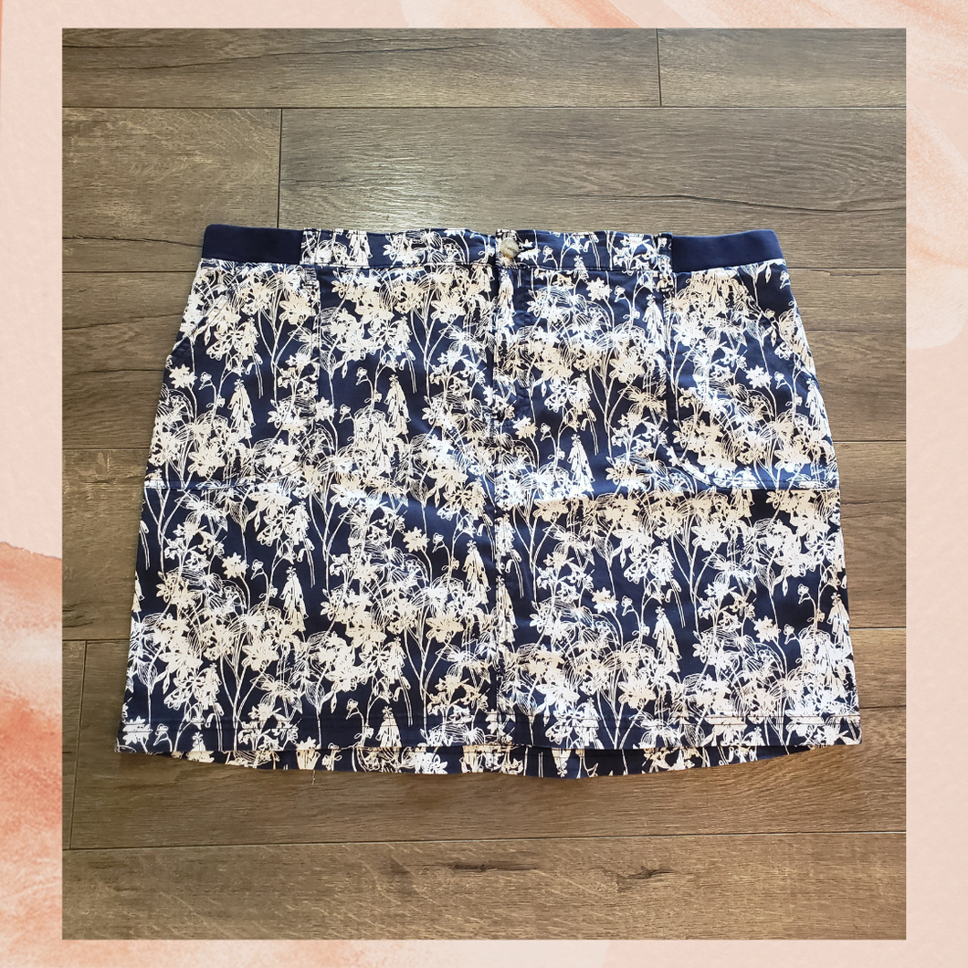 Lee Riders Navy Blue & White Floral Mid-Rise Mini Skort (Pre-Loved) Size 22