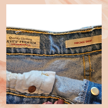 Carregue a imagem no visualizador da Galeria, Levi's Med-Light Wash Ribcage Distressed Denim Shorts (Pre-Loved) Size 26
