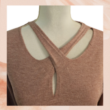 Carica l&#39;immagine nel visualizzatore della galleria, Light Mauve Cut-Out Ribbed Fitted Sweater (Pre-Loved) OS
