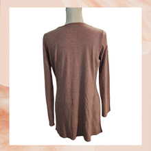 Laden Sie das Bild in den Galerie-Viewer. Light Mauve Cut-Out Ribbed Fitted Sweater (Pre-Loved) OS
