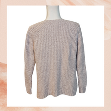 Carregue a imagem no visualizador da Galeria, Light Pink Cable Knit Sweater (Pre-Loved) Medium
