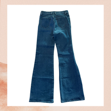 Chargez l'image dans la visionneuse de la galerie, London Jean Dark Wash High-Rise Bootcut Flare Jeans (Pre-Loved) Size 6
