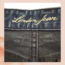 Chargez l'image dans la visionneuse de la galerie, London Jean Dark Wash High-Rise Bootcut Flare Jeans (Pre-Loved) Size 6
