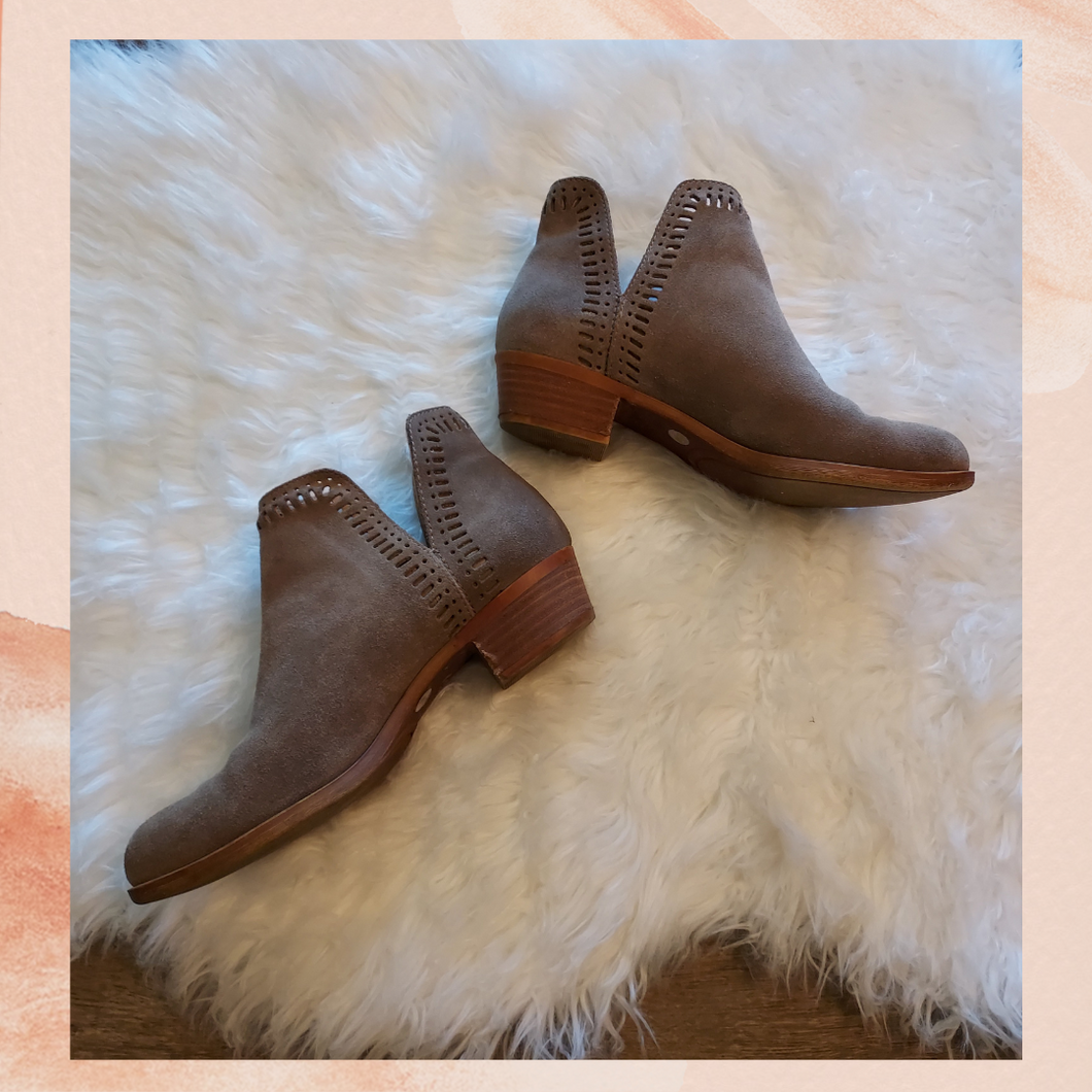 Lucky Brand Taupe Suede Ankle Bootie (Pre-Loved) Size 6M