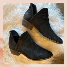 Cargue la imagen en el visor de la galería, Lucky Brand Black Perforated Cut-Out Ankle Booties (Pre-Loved) Size 9M
