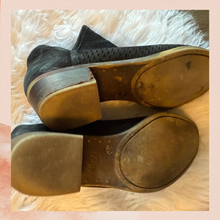 Cargue la imagen en el visor de la galería, Lucky Brand Black Perforated Cut-Out Ankle Booties (Pre-Loved) Size 9M
