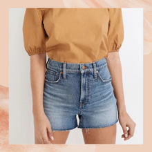Load image into Gallery viewer, Madewell Cut-Off Medium Wash the Perfect Jean Short (Pre-Loved) Size 24
