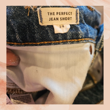 Load image into Gallery viewer, Madewell Cut-Off Medium Wash the Perfect Jean Short (Pre-Loved) Size 24
