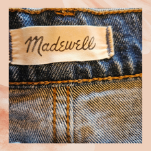 Load image into Gallery viewer, Madewell Cut-Off Medium Wash the Perfect Jean Short (Pre-Loved) Size 24
