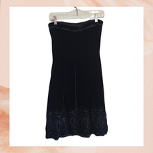 Carregue a imagem no visualizador da Galeria, Maple Black Velvet Strapless Mini Dress (Pre-Loved) Size 6
