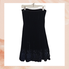 Carregue a imagem no visualizador da Galeria, Maple Black Velvet Strapless Mini Dress (Pre-Loved) Size 6
