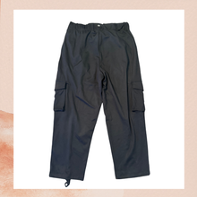 Laden Sie das Bild in den Galerie-Viewer. Marika Black Athletic Cropped Pants (Pre-Loved) Size Medium
