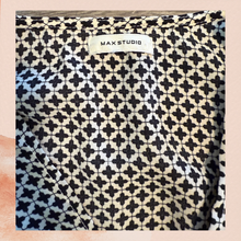 Chargez l'image dans la visionneuse de la galerie, Max Studio Black &amp; White Swiss Cross Pattern Flutter Sleeve Blouse (Pre-Loved) OS
