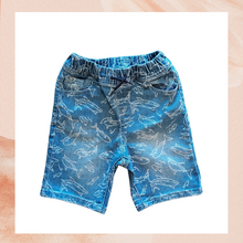 Load image into Gallery viewer, Medium Light Wash Shark Print Pull-On Denim Shorts (Pre-Loved) 5T
