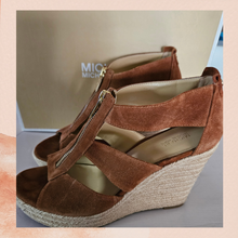 Carica l'immagine nel visualizzatore della galleria, Michael Kors Brown Suede Cage Wedge Espadrille (Pre-Loved) Size 9M
