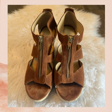 Carica l'immagine nel visualizzatore della galleria, Michael Kors Brown Suede Cage Wedge Espadrille (Pre-Loved) Size 9M
