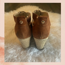 Carica l'immagine nel visualizzatore della galleria, Michael Kors Brown Suede Cage Wedge Espadrille (Pre-Loved) Size 9M

