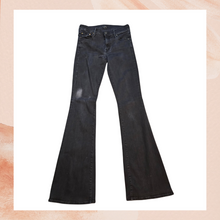 Carregue a imagem no visualizador da Galeria, Mother Black Distressed Mid-Rise Flare Leg Jeans (Pre-Loved) Size 27
