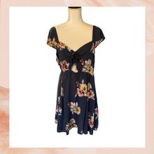 Laden Sie das Bild in den Galerie-Viewer. Navy Floral V-Neck Cut-Out Mini Dress (Pre-Loved) Size XL
