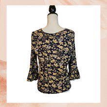 Laden Sie das Bild in den Galerie-Viewer. Navy Yellow Floral Ruffle 3/4 Sleeve Blouse (Pre-Loved) OS (See Measurements)
