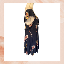 Laden Sie das Bild in den Galerie-Viewer. Navy Floral V-Neck Cut-Out Mini Dress (Pre-Loved) Size XL
