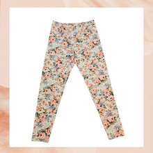 Carica l&#39;immagine nel visualizzatore della galleria, Newport News Pink Blue Floral Ankle Leggings (Pre-Loved) Medium
