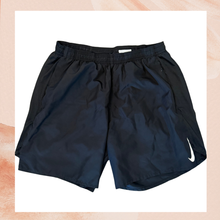 Carica l'immagine nel visualizzatore della galleria, Nike Matte Black Athletic Running Shorts (Pre-Loved) Size XL
