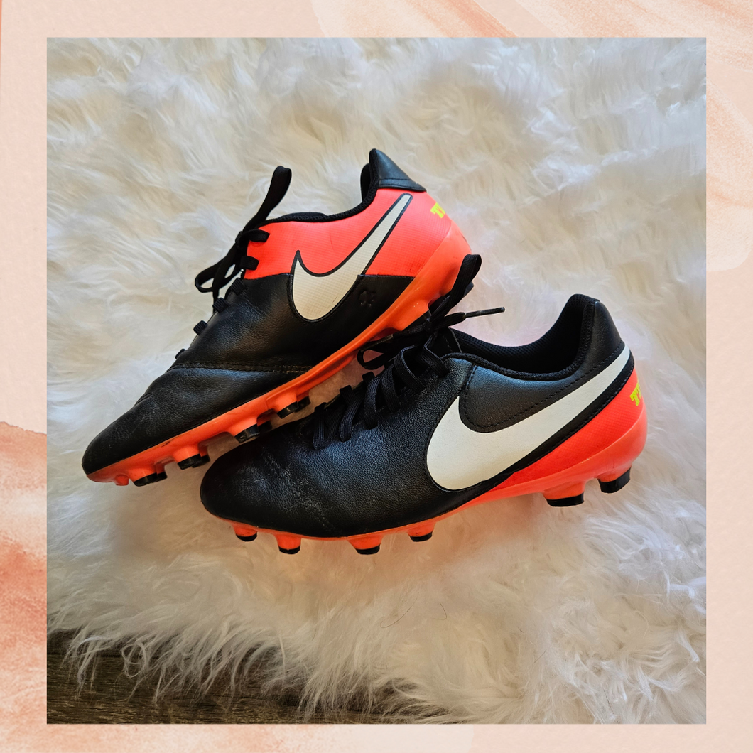 Nike Tiempo Black and Orange Ground Cleats (Pre-Loved) Size 4Y (Girl's)