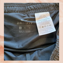 Carregue a imagem no visualizador da Galeria, Nike Black Dri-Fit Athletic Running Shorts (Pre-Loved) Size XL
