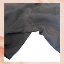 Carica l'immagine nel visualizzatore della galleria, Nike Matte Black Athletic Running Shorts (Pre-Loved) Size XL
