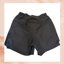 Carica l'immagine nel visualizzatore della galleria, Nike Matte Black Athletic Running Shorts (Pre-Loved) Size XL
