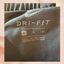 Carica l'immagine nel visualizzatore della galleria, Nike Matte Black Athletic Running Shorts (Pre-Loved) Size XL
