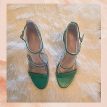 Carregue a imagem no visualizador da Galeria, Nine West Caribbean Green Triple Strap Stiletto Heels NWOT Size 11M
