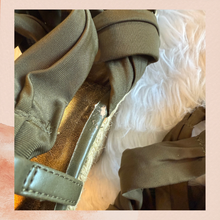 Laden Sie das Bild in den Galerie-Viewer. Nine West Deep Olive Green Soft Fabric Strappy Wedge Espadrilles (Pre-Loved) Size 9M
